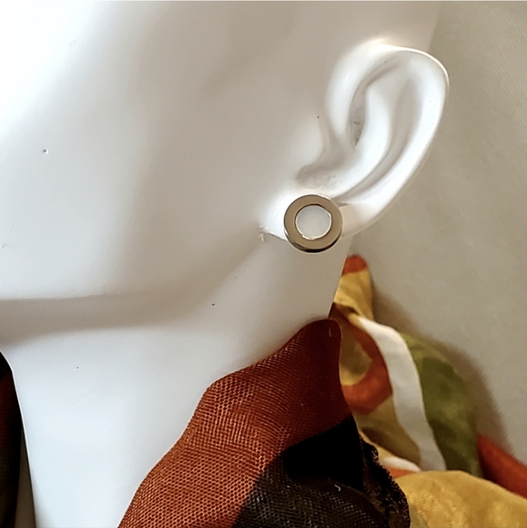 E 21C NEW Silver Pearlescent Stud Earrings - Picture 2 of 6